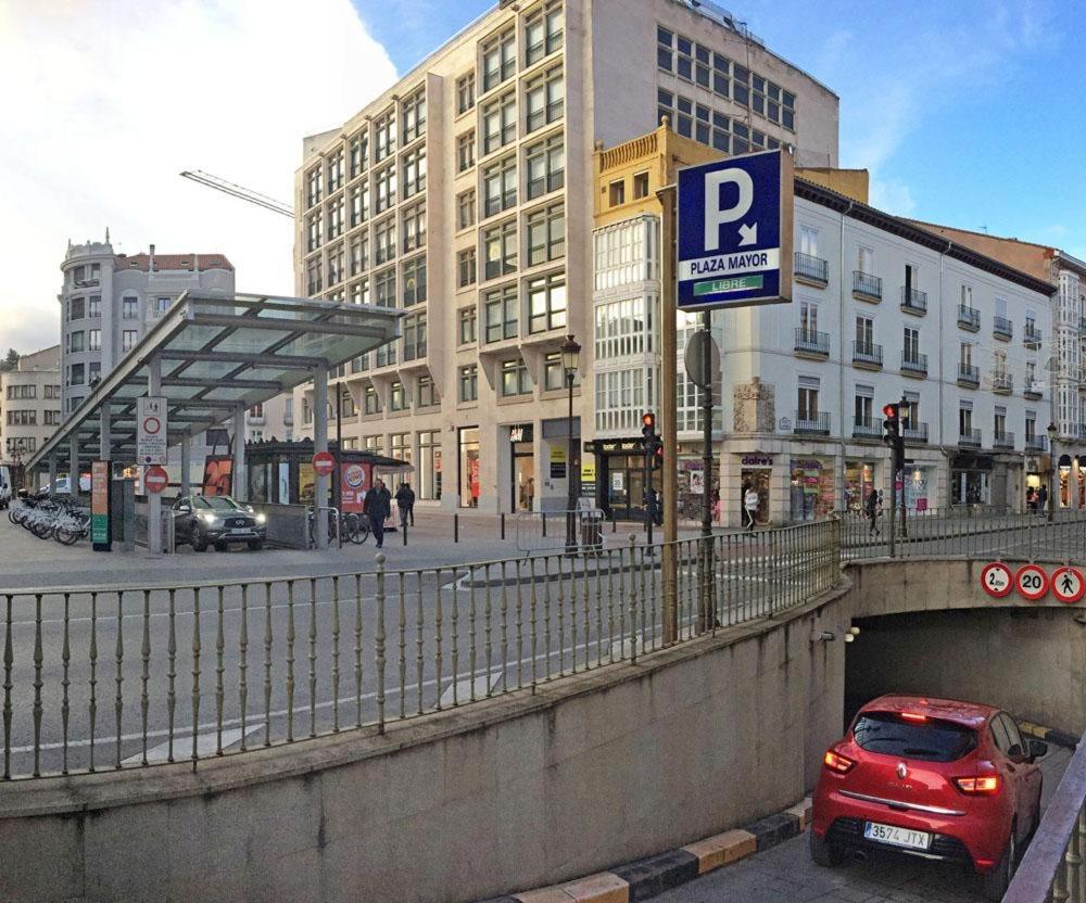 Atuaire Home Preciosa Vivienda Vistas A La Catedral Parking Incluido Burgos Exterior photo